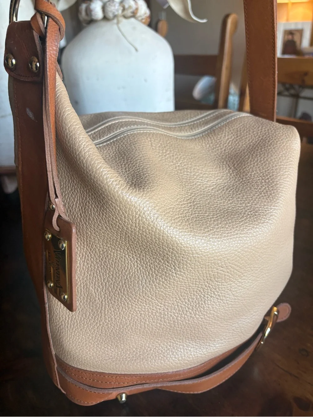 Valentina Italia Leather Bucket Shoulder Bag in Beige and Tan